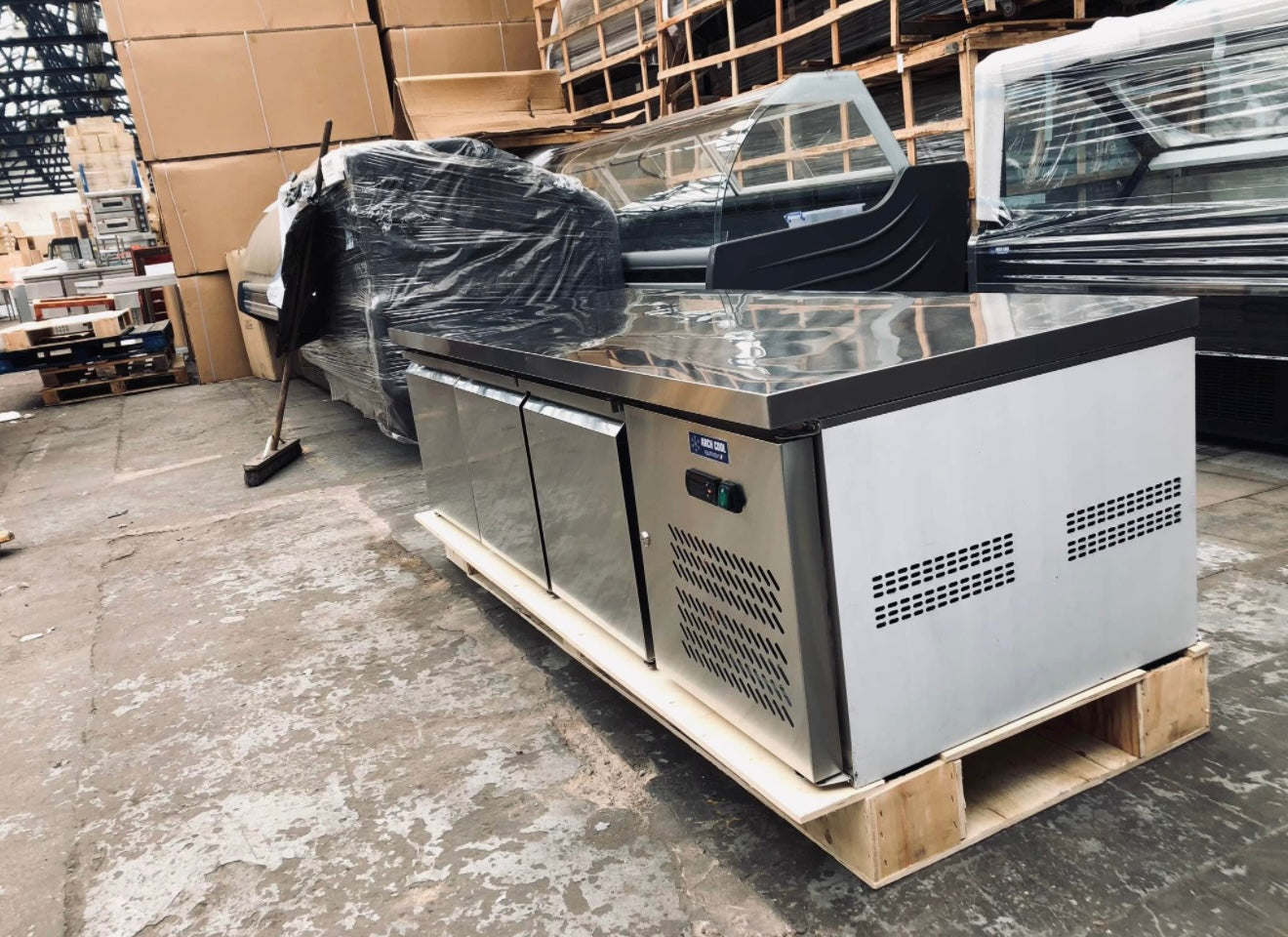 COMMERCIAL FRIDGE